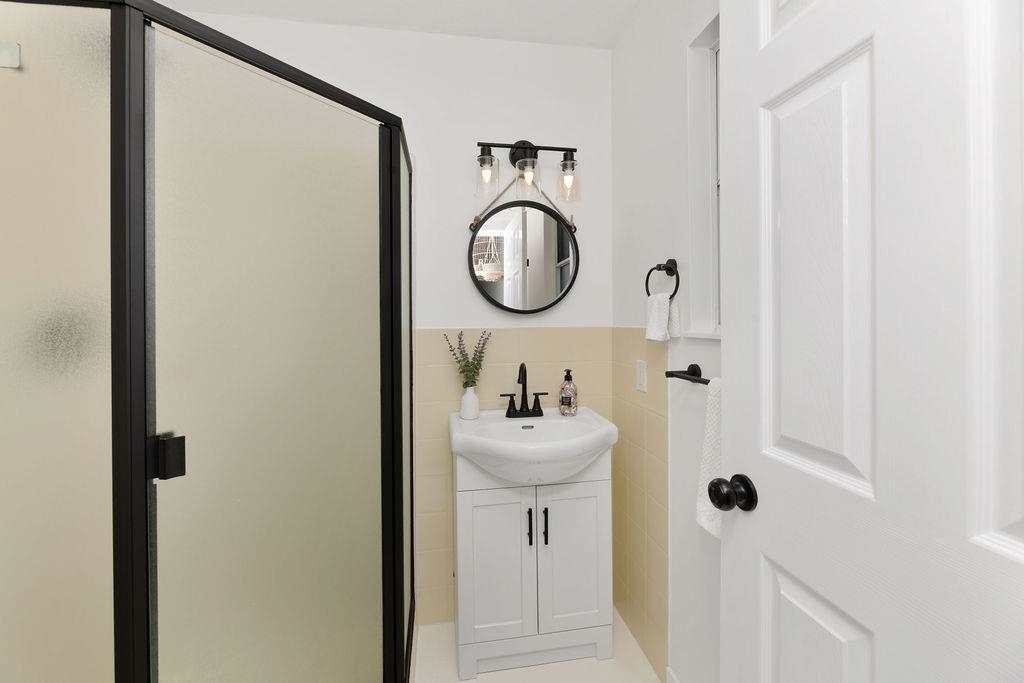 Outdoor Deck Photo of 5549 Sans Souci Road, Halfmoon Bay, BC