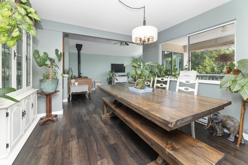 Primary Bathroom Photo of 5549 Sans Souci Road, Halfmoon Bay, BC