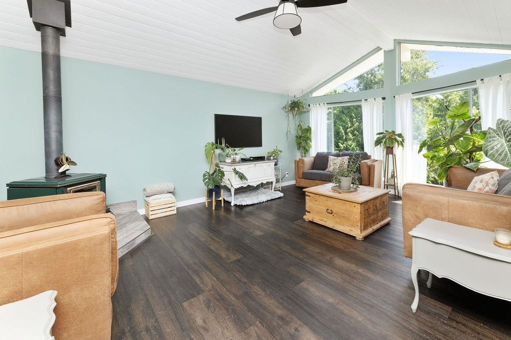 Walk-In Closet Photo of 5549 Sans Souci Road, Halfmoon Bay, BC