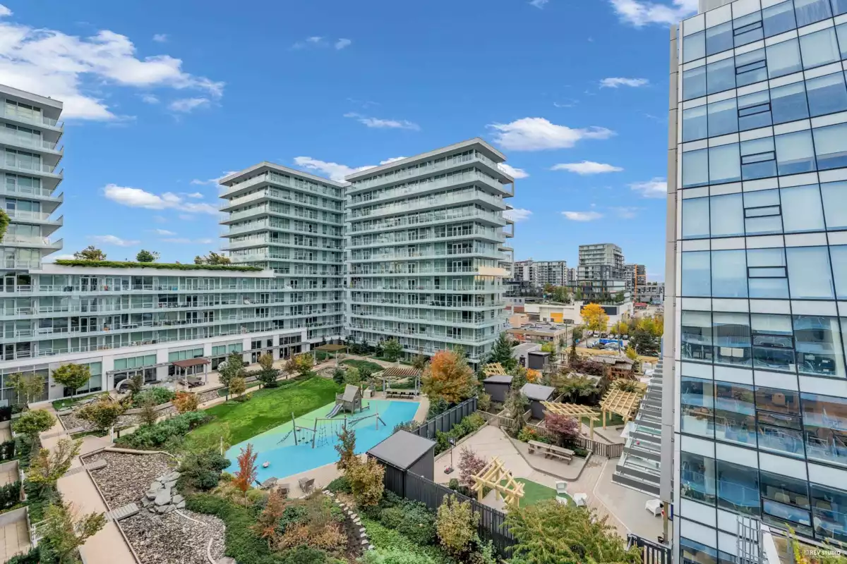 Entry Foyer Photo of 860 6320 No. 3 Road, Richmond, BC