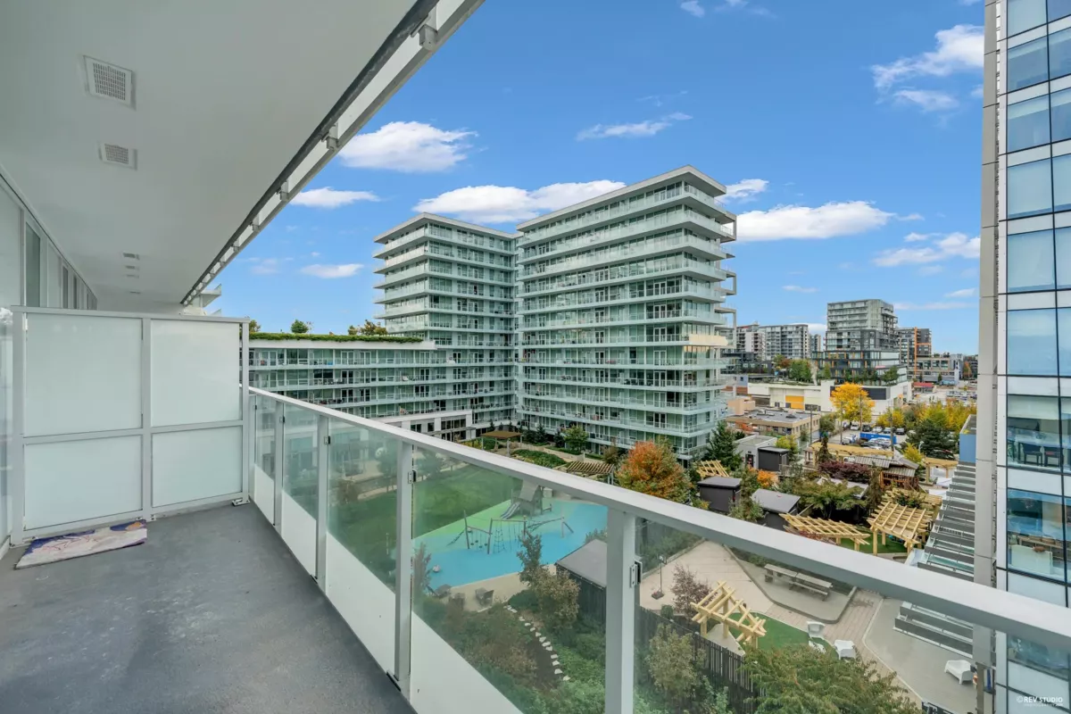 Hallway Photo of 860 6320 No. 3 Road, Richmond, BC