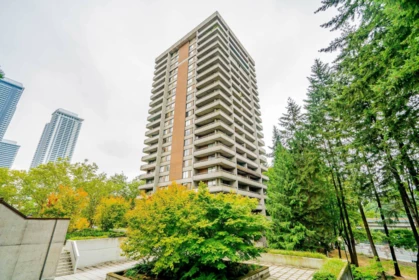 702 3771 Bartlett Court, Burnaby, BC