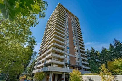 702 3771 Bartlett Court, Burnaby, BC