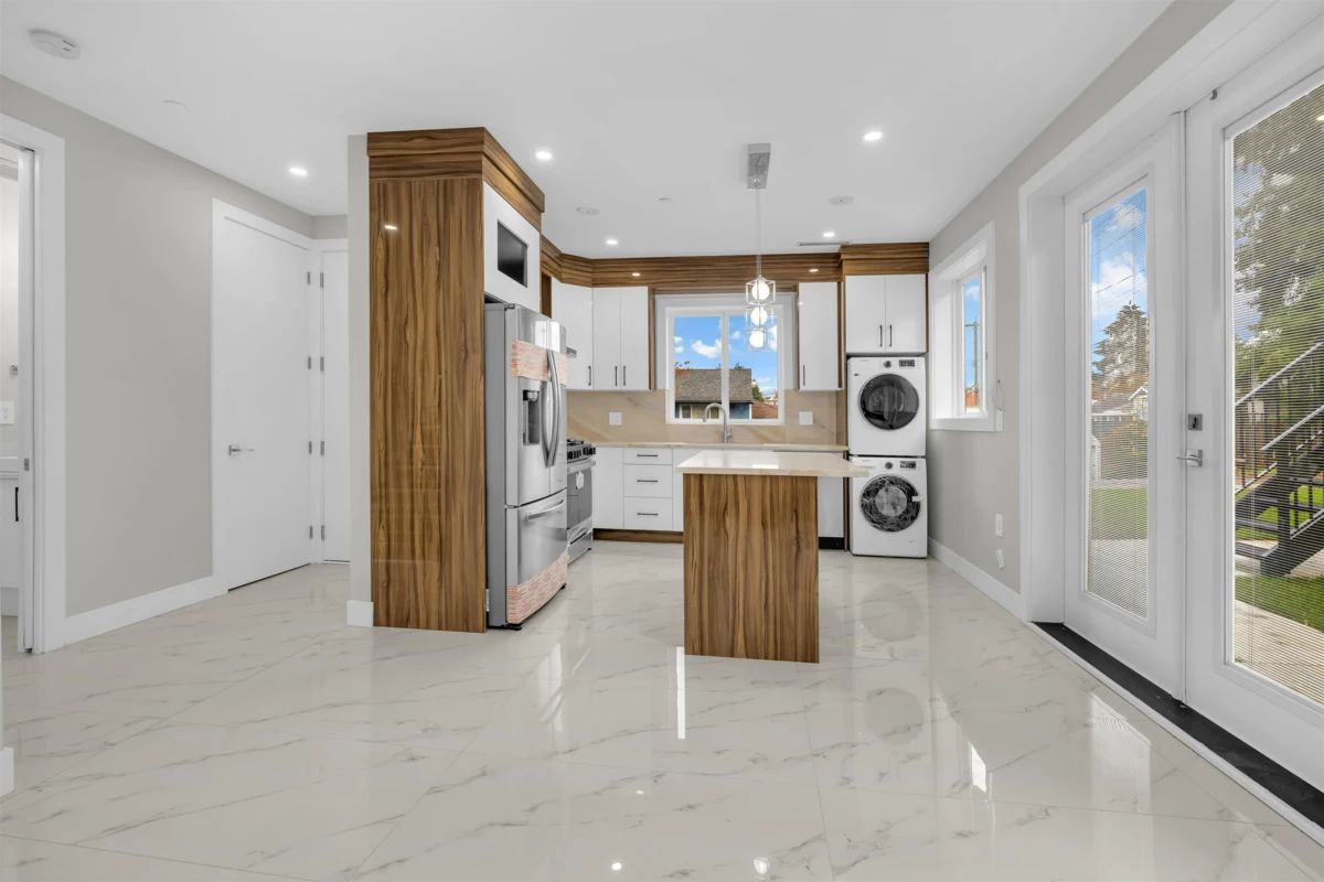 Kitchen Island Photo of 4325 Kamloops Street, Vancouver, BC