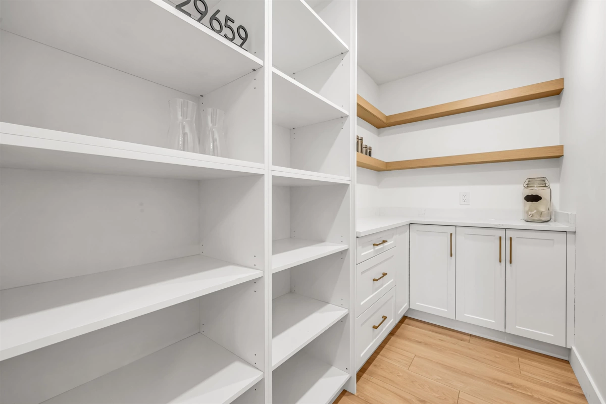 Hallway Photo of 29659 Taise Place, Mission, BC