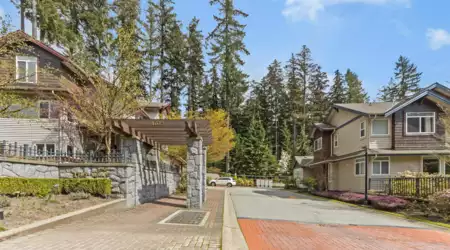 16 1705 Parkway Boulevard, Coquitlam, BC, Coquitlam — Single Family Residence for sale