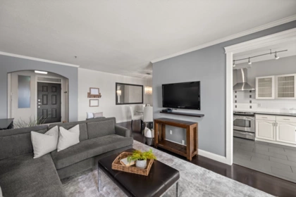 306 2 Renaissance Square, New Westminster, BC, New Westminster — Apartment/Condo for sale