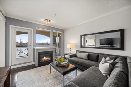 306 2 Renaissance Square, New Westminster, BC, New Westminster — Apartment/Condo for sale