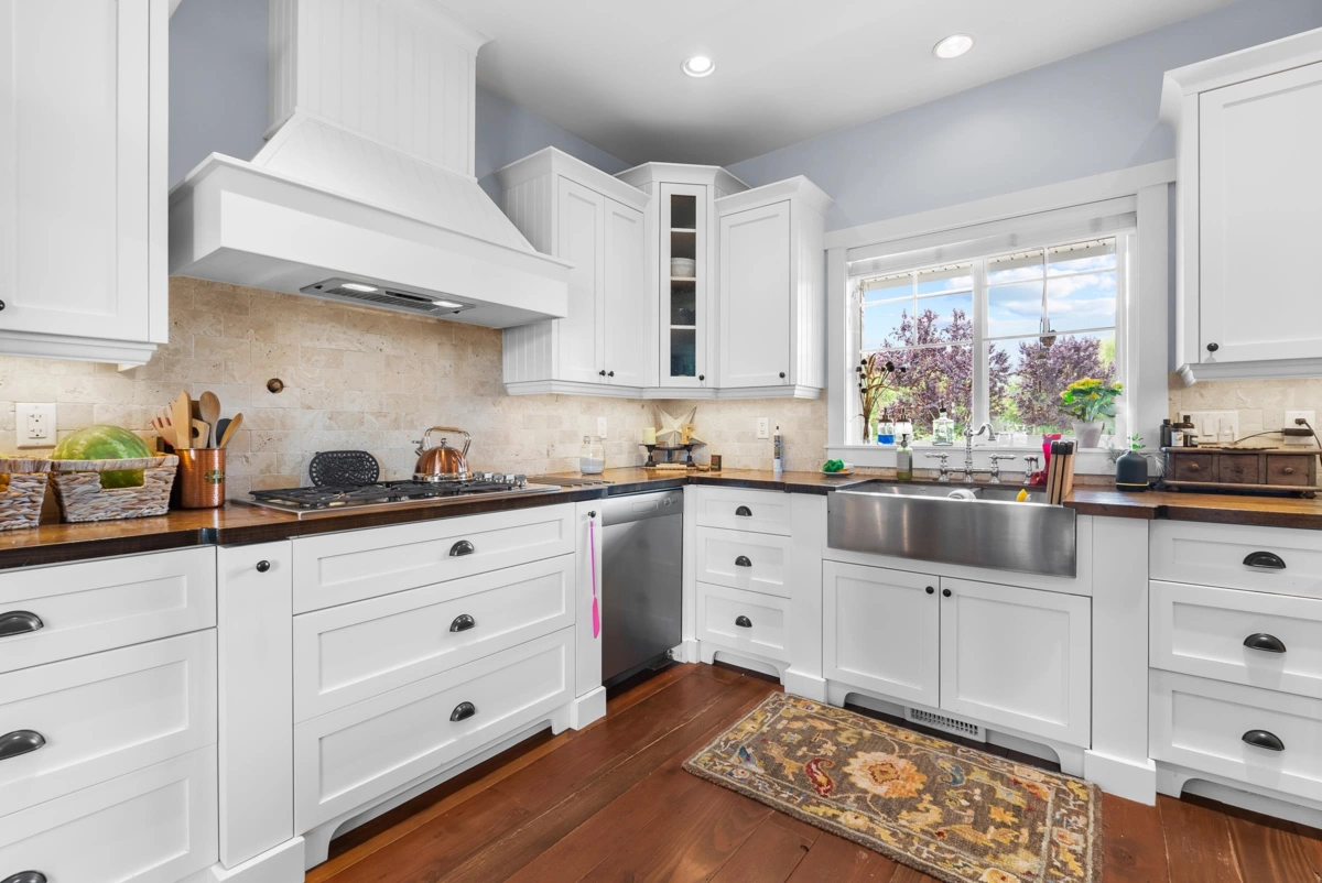 Guest Bathroom Photo of 49517 Prairie Central Road, Chilliwack, BC