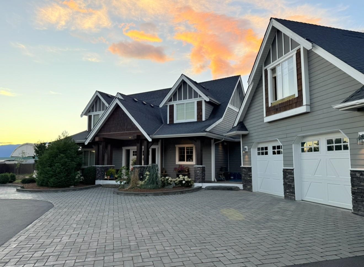 Kitchen Island Photo of 49517 Prairie Central Road, Chilliwack, BC