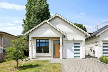 4977 Chesham Avenue, Burnaby, BC, Burnaby — Half Duplex for sale