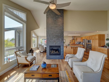 6327 Baillie Road, Sechelt, BC, Sechelt — Single Family Residence for sale