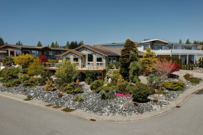 6327 Baillie Road, Sechelt, BC, Sechelt — Single Family Residence for sale