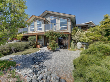 6327 Baillie Road, Sechelt, BC, Sechelt — Single Family Residence for sale
