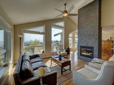 6327 Baillie Road, Sechelt, BC, Sechelt — Single Family Residence for sale