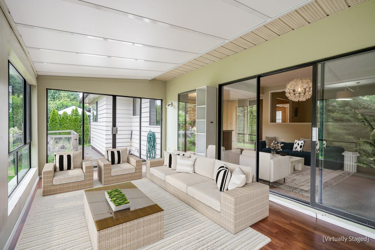 Breakfast Nook Photo of 16112 10 Avenue, Surrey, BC