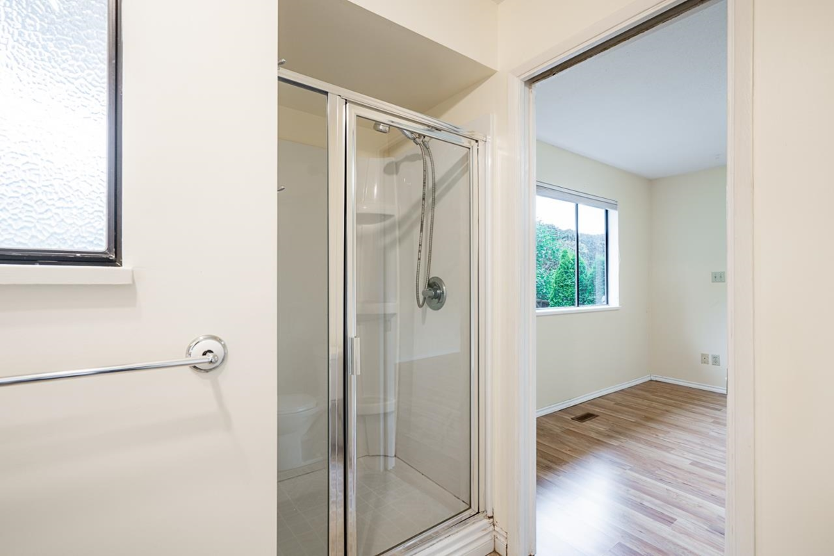 Entry Foyer Photo of 16112 10 Avenue, Surrey, BC