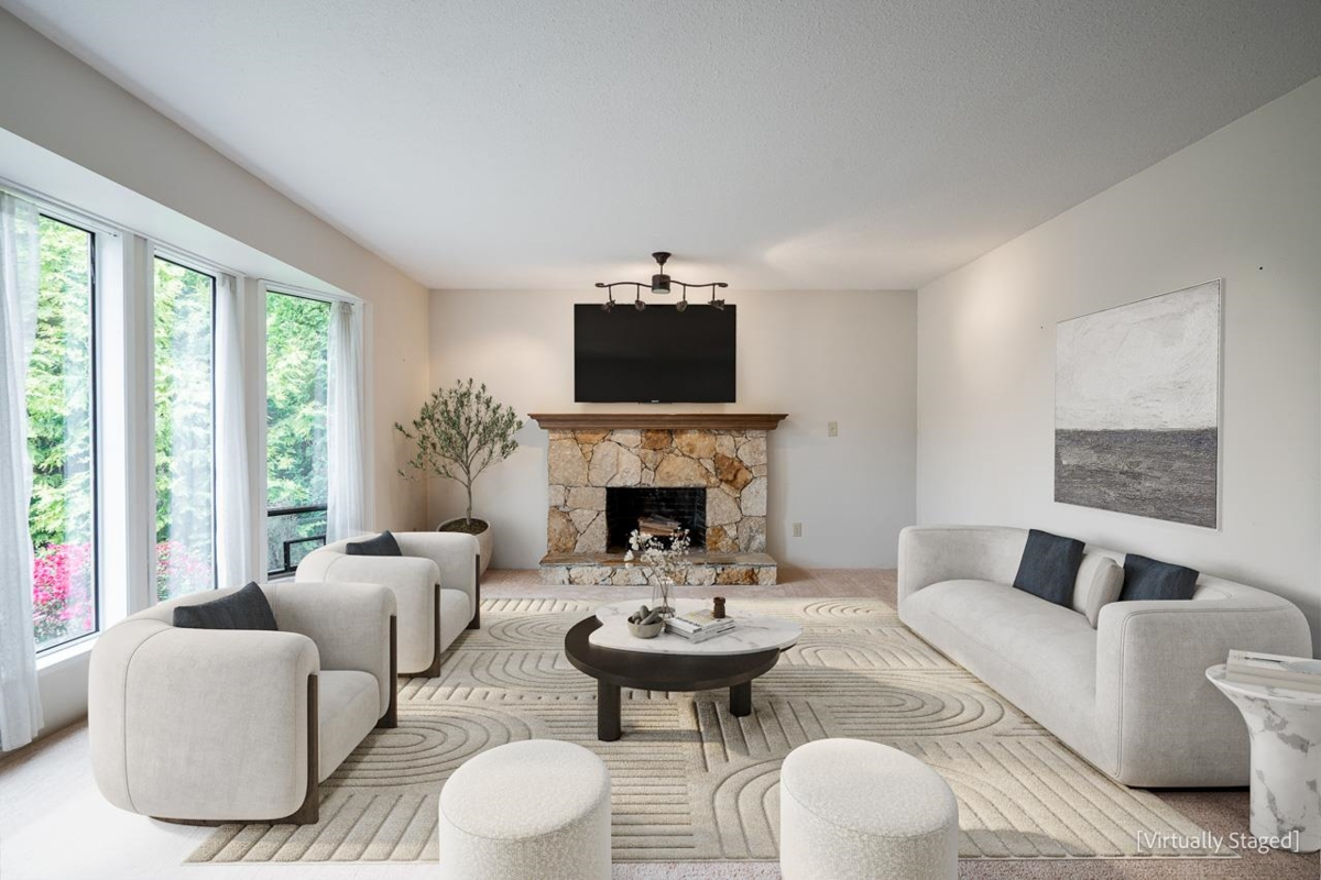 Family Room Photo of 16112 10 Avenue, Surrey, BC