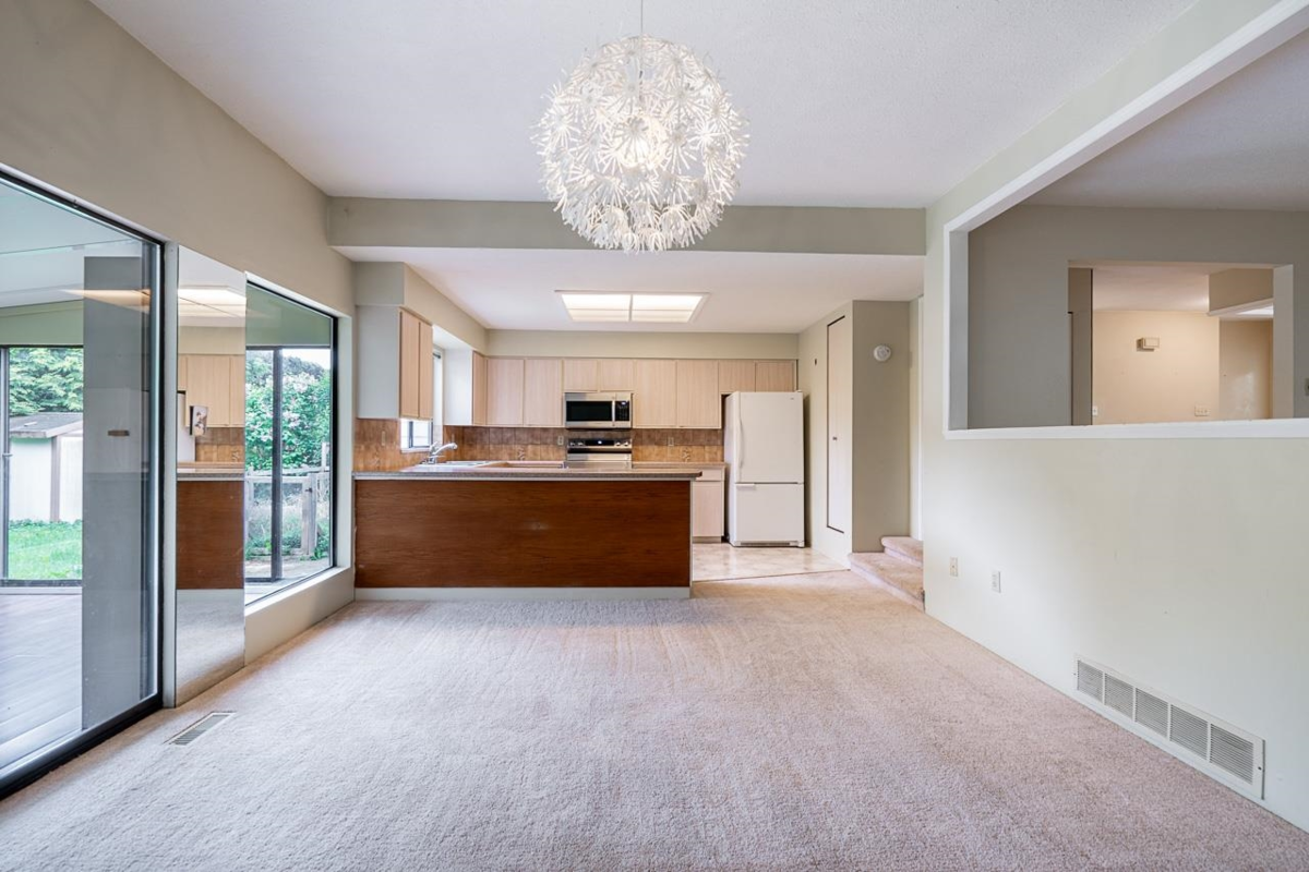 Guest Bathroom Photo of 16112 10 Avenue, Surrey, BC