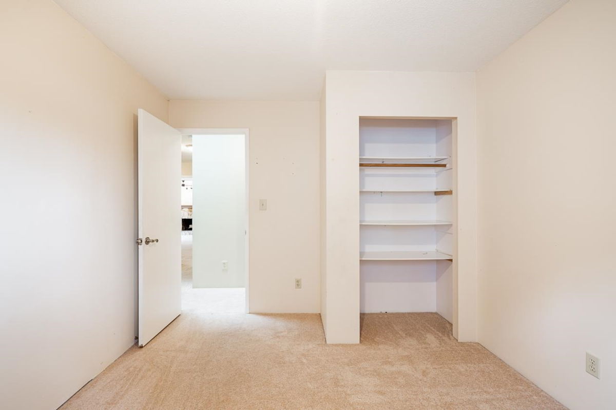 Hallway Photo of 16112 10 Avenue, Surrey, BC