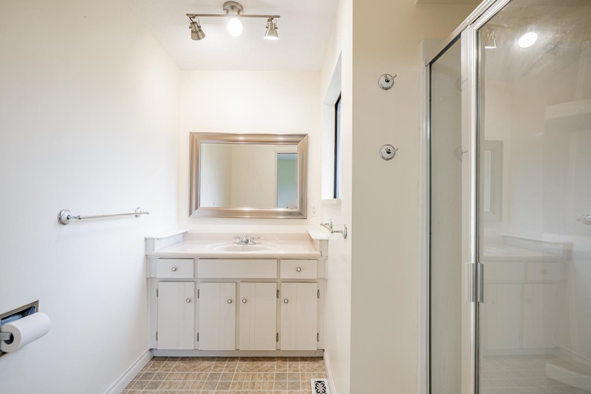 Mudroom Photo of 16112 10 Avenue, Surrey, BC