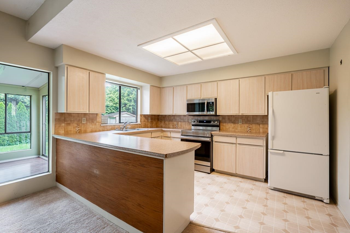 Powder Room Photo of 16112 10 Avenue, Surrey, BC