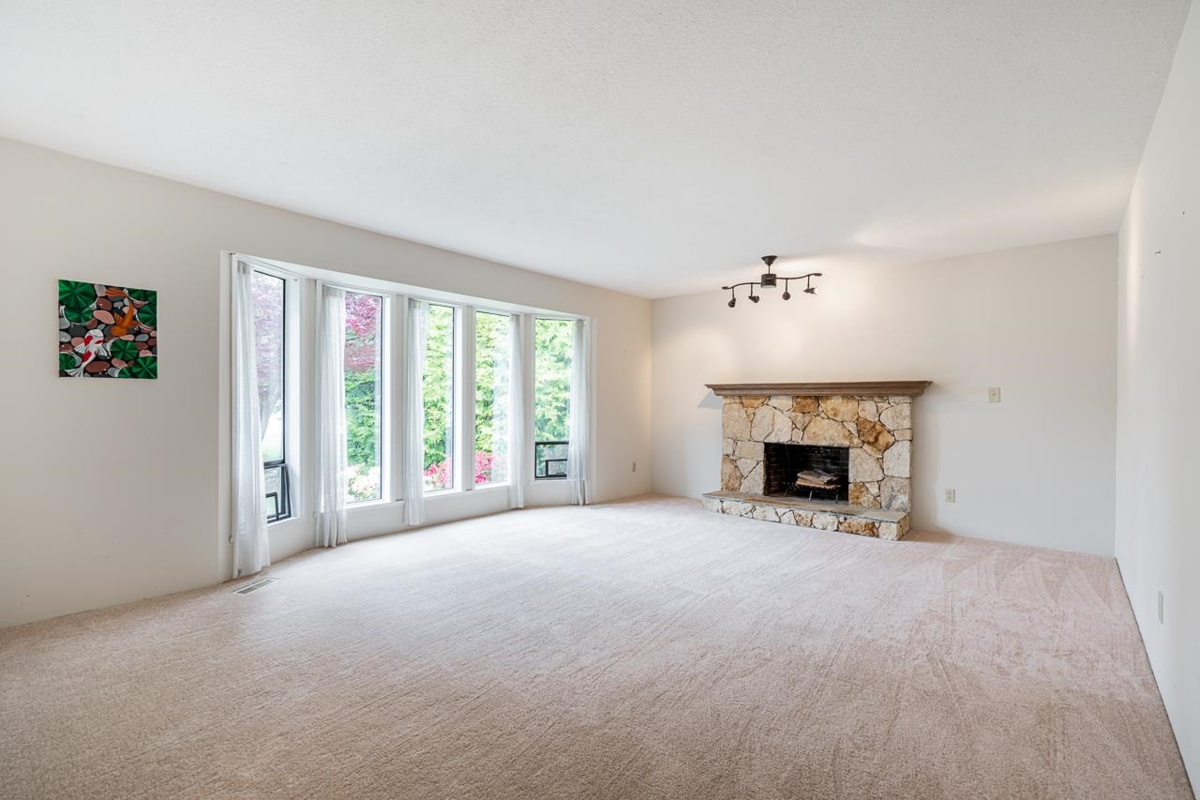 Primary Bathroom Photo of 16112 10 Avenue, Surrey, BC