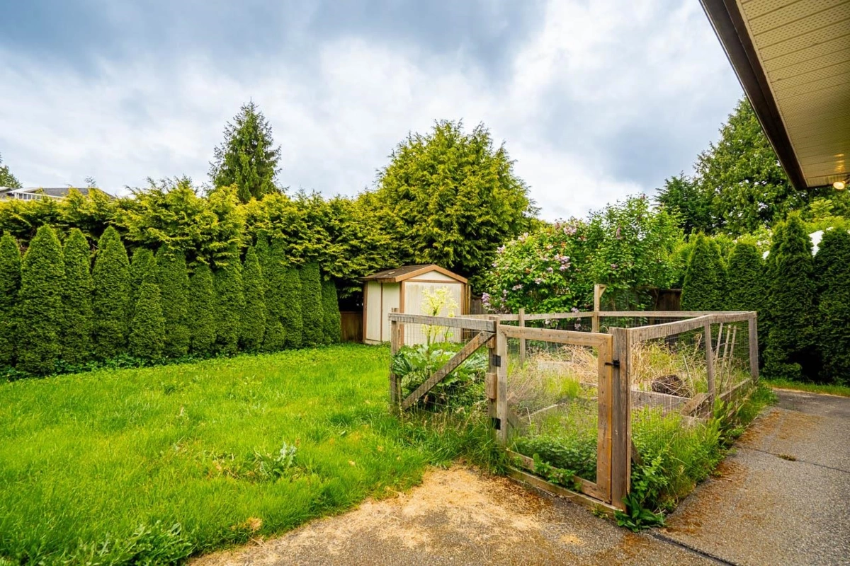 Swimming Pool Photo of 16112 10 Avenue, Surrey, BC