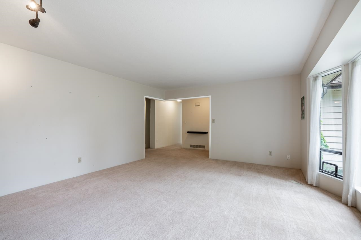 Walk-In Closet Photo of 16112 10 Avenue, Surrey, BC