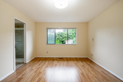 Laundry Room Photo of 16112 10 Avenue, Surrey, BC