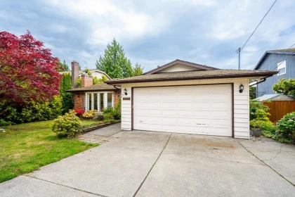 Living Room Photo of 16112 10 Avenue, Surrey, BC