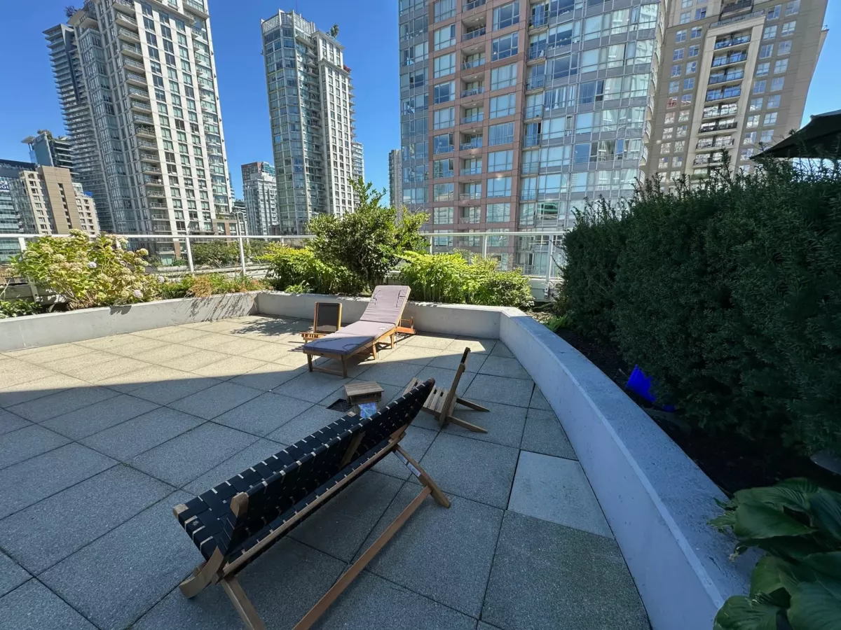 Hallway Photo of 217 933 Seymour Street, Vancouver, BC