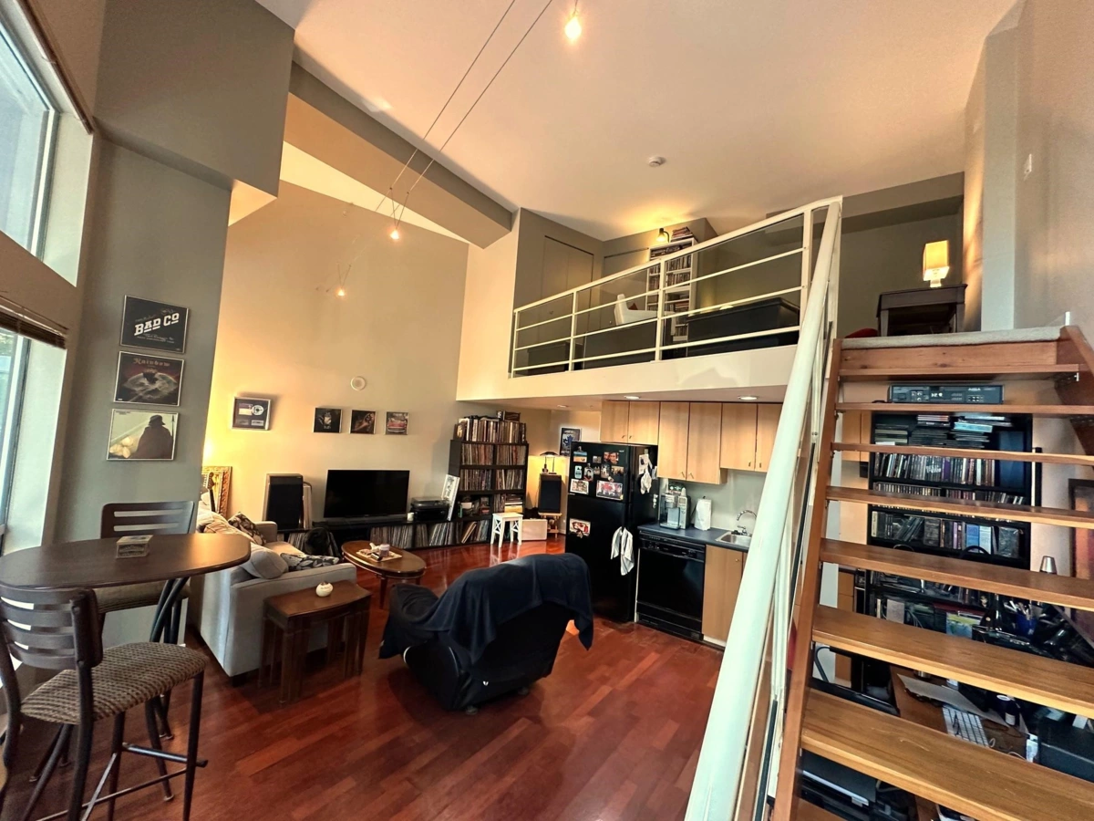 Kitchen Photo of 217 933 Seymour Street, Vancouver, BC