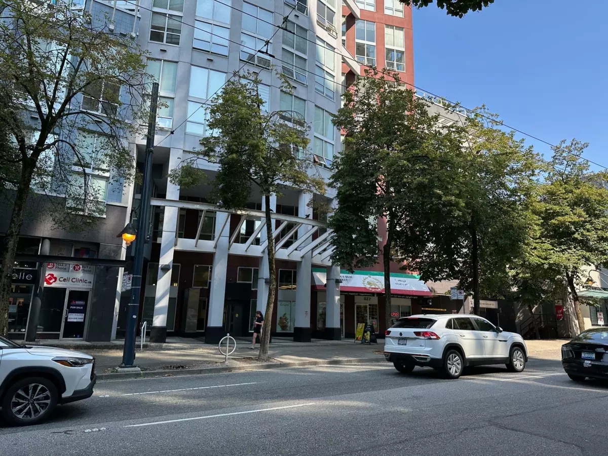 Swimming Pool Photo of 217 933 Seymour Street, Vancouver, BC