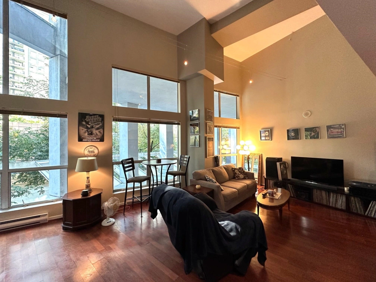 Walk-In Closet Photo of 217 933 Seymour Street, Vancouver, BC