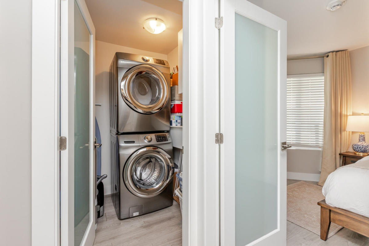 Aerial View of 3 15989 Marine Drive, White Rock, BC