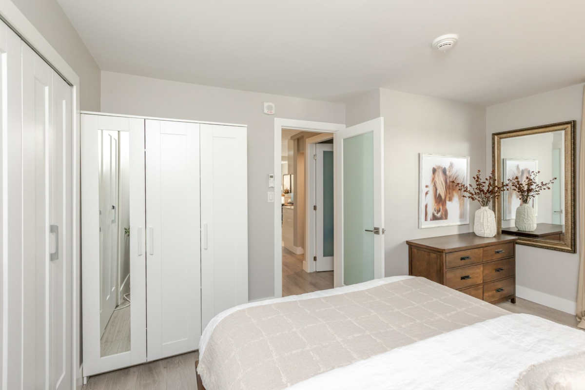 Backyard Photo of 3 15989 Marine Drive, White Rock, BC