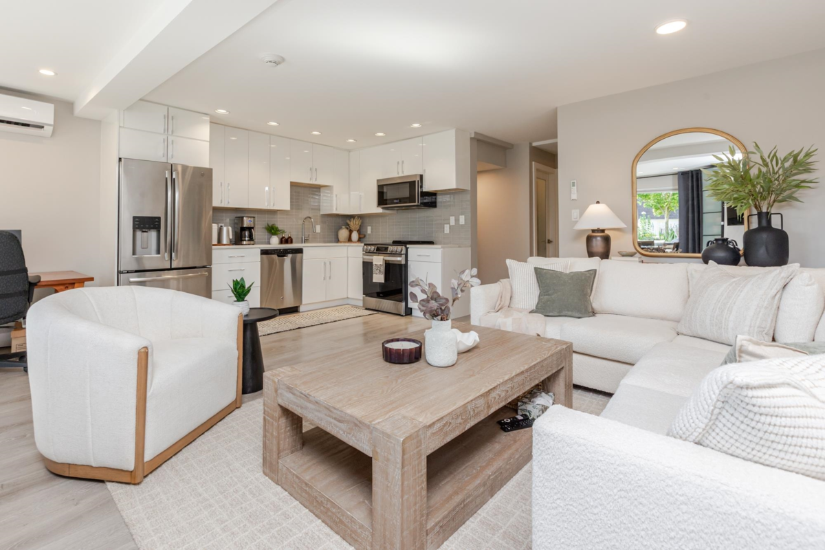 Bedroom 3 Photo of 3 15989 Marine Drive, White Rock, BC