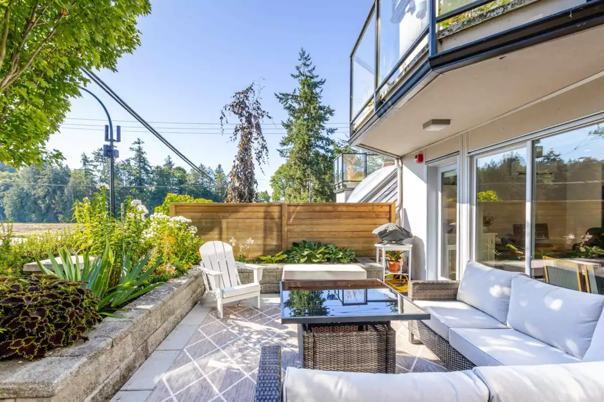 Dining Area Photo of 3 15989 Marine Drive, White Rock, BC