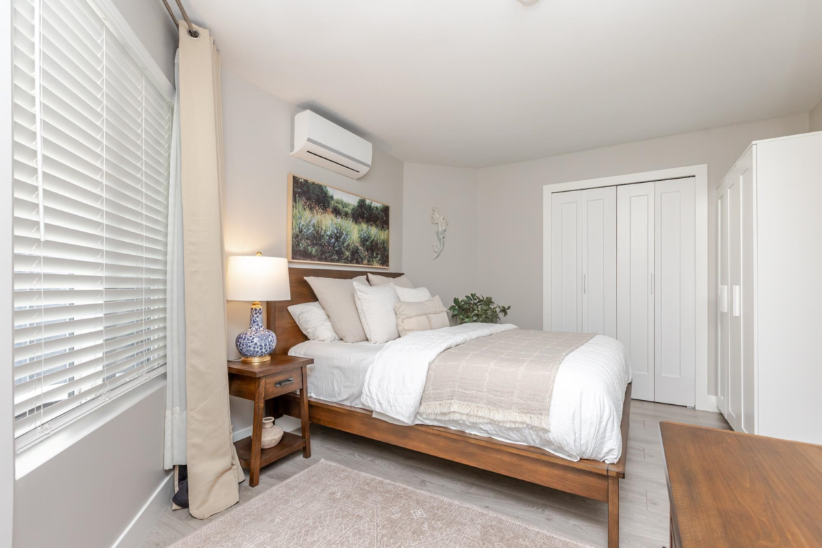 Garage Interior Photo of 3 15989 Marine Drive, White Rock, BC