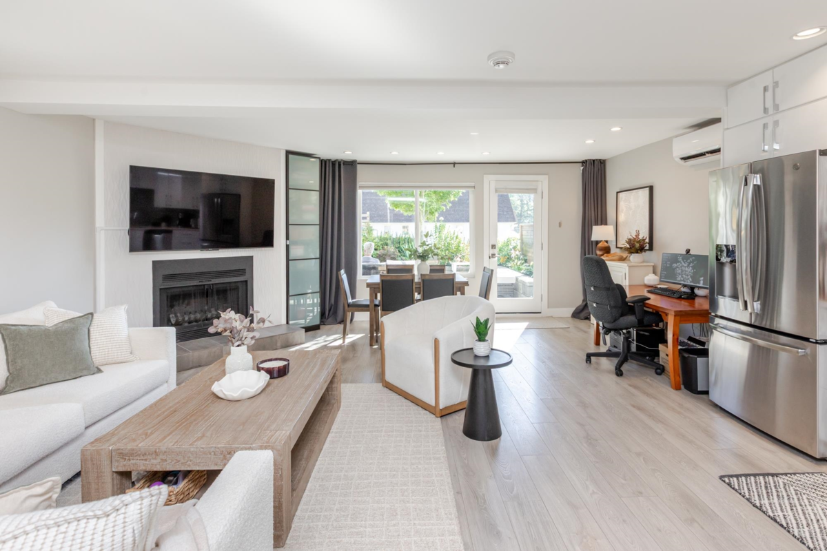 Loft / Bonus Room Photo of 3 15989 Marine Drive, White Rock, BC