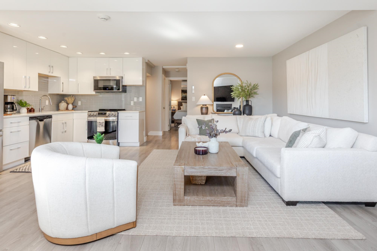 Primary Bedroom Photo of 3 15989 Marine Drive, White Rock, BC