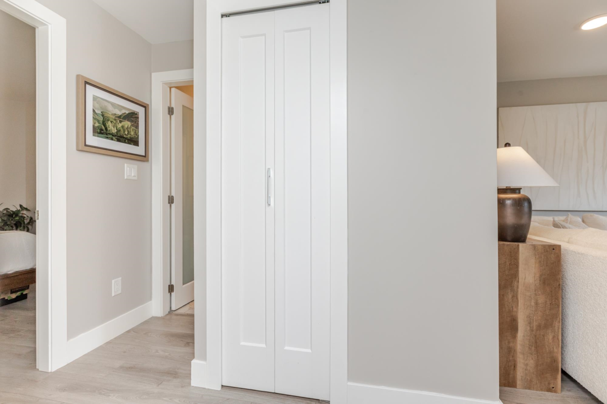 Swimming Pool Photo of 3 15989 Marine Drive, White Rock, BC