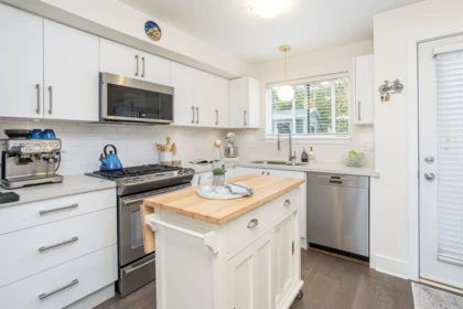 201 3715 Commercial Street, Vancouver, BC, Vancouver — Townhouse for sale