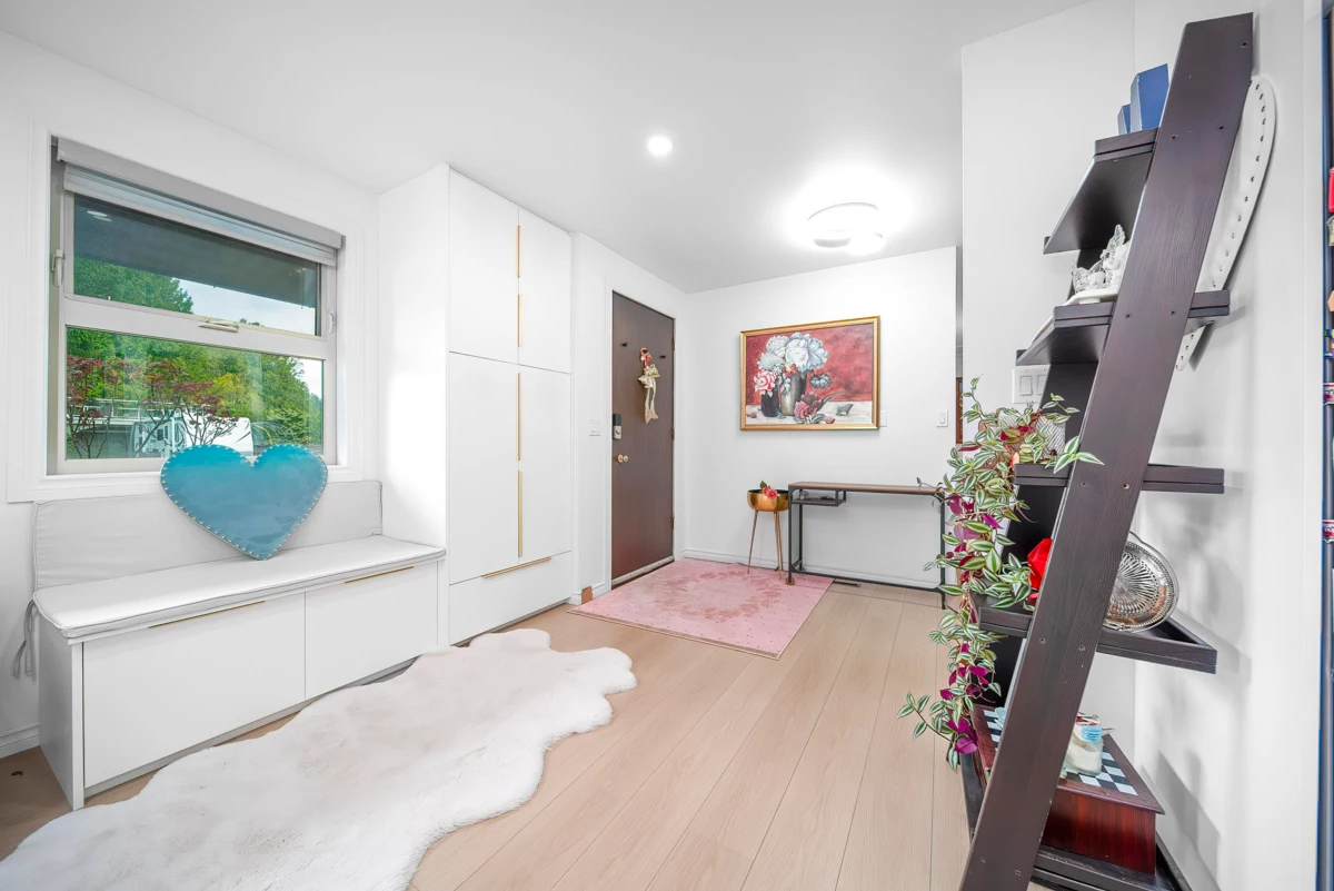 Family Room Photo of 5186 10a Avenue, Delta, BC