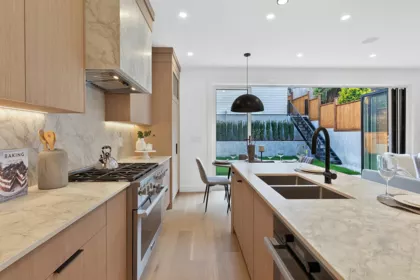 2 3538 W 14th Avenue, Vancouver, BC, Vancouver — Half Duplex for sale