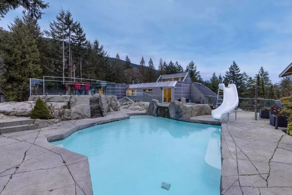 Backyard Photo of 3722 Southridge Place, West Vancouver, BC