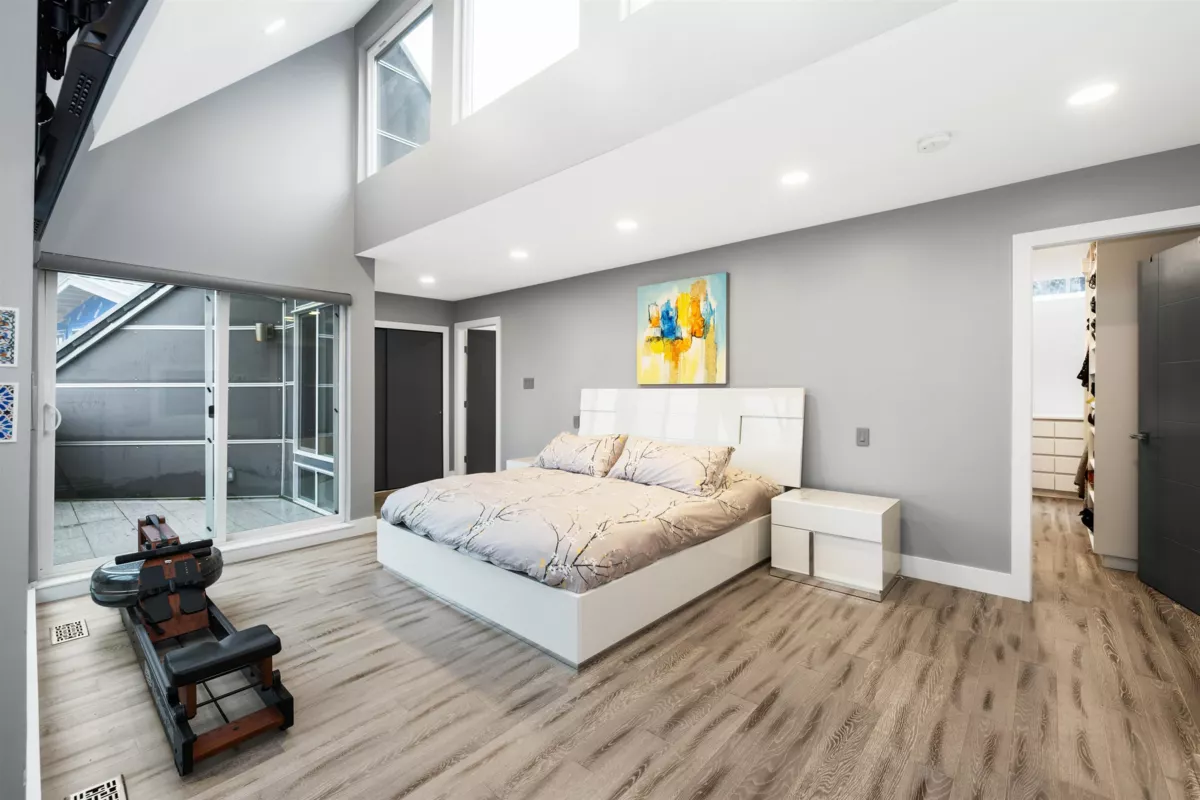 Basement Recreation Room Photo of 3722 Southridge Place, West Vancouver, BC