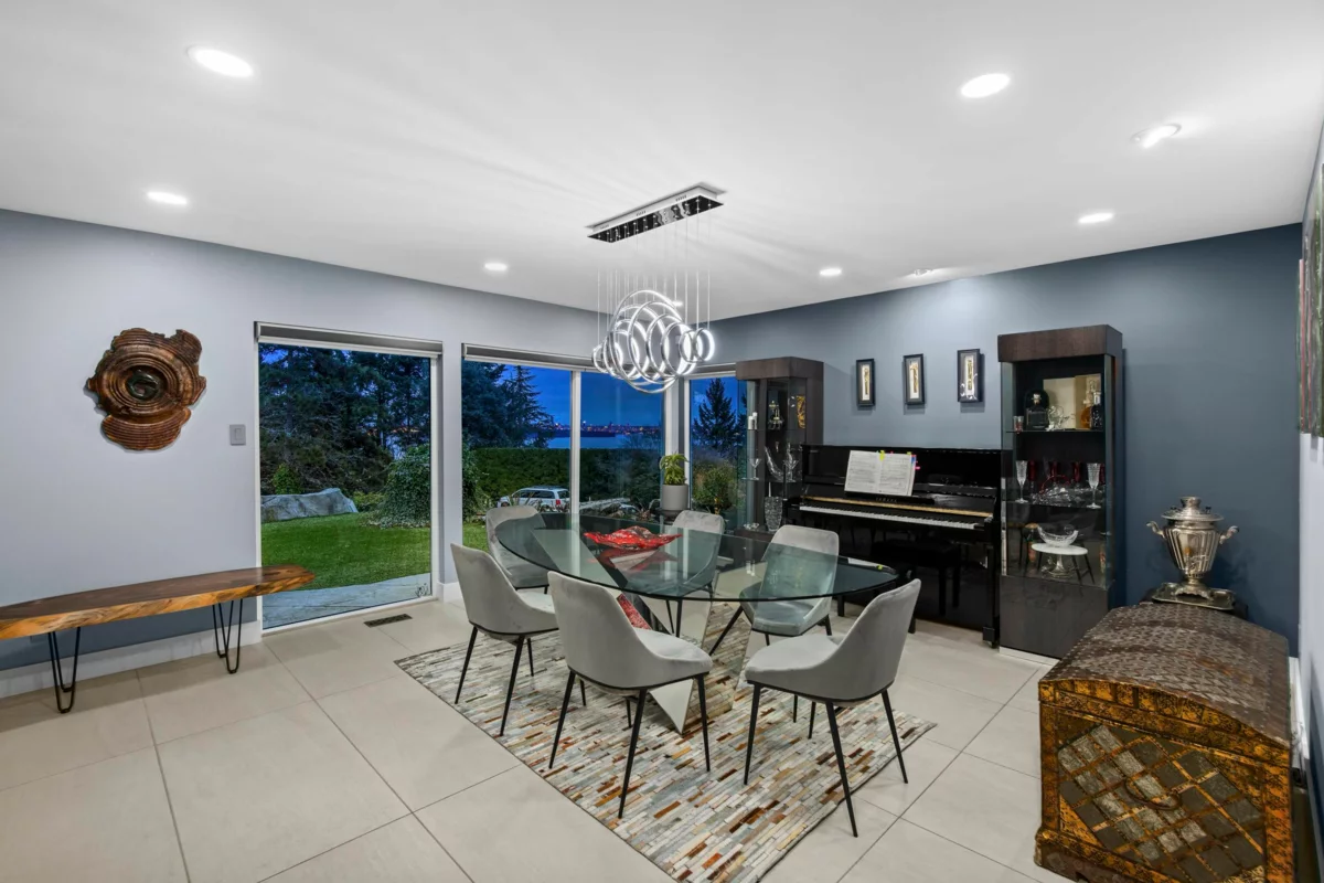 Breakfast Nook Photo of 3722 Southridge Place, West Vancouver, BC