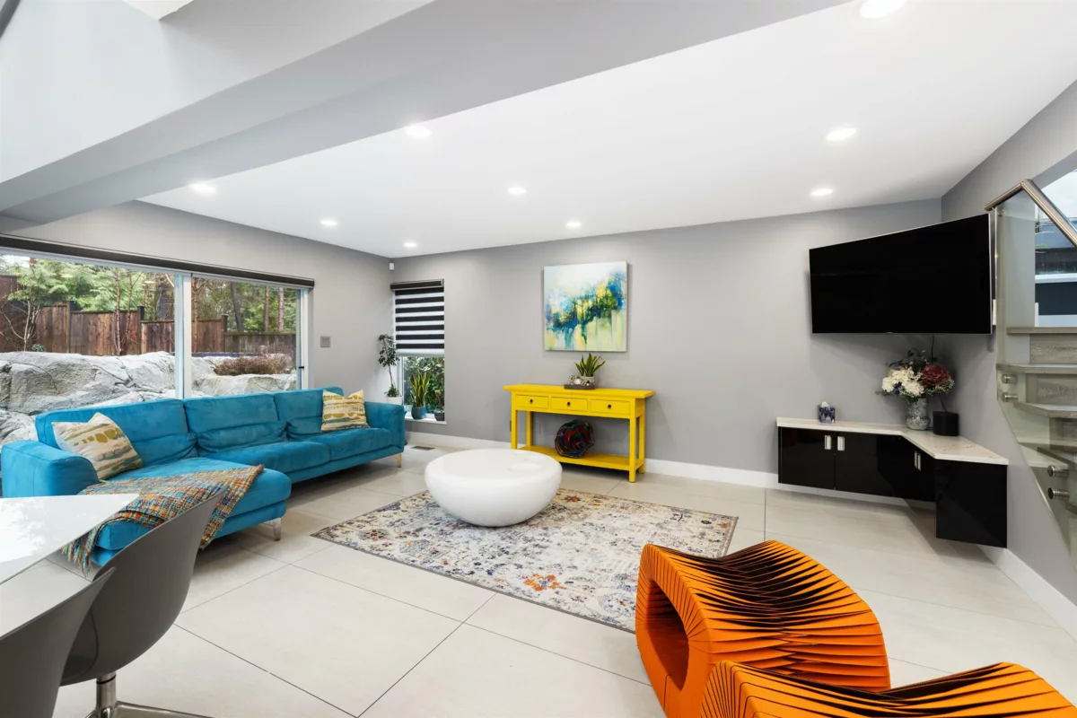 Guest Bathroom Photo of 3722 Southridge Place, West Vancouver, BC